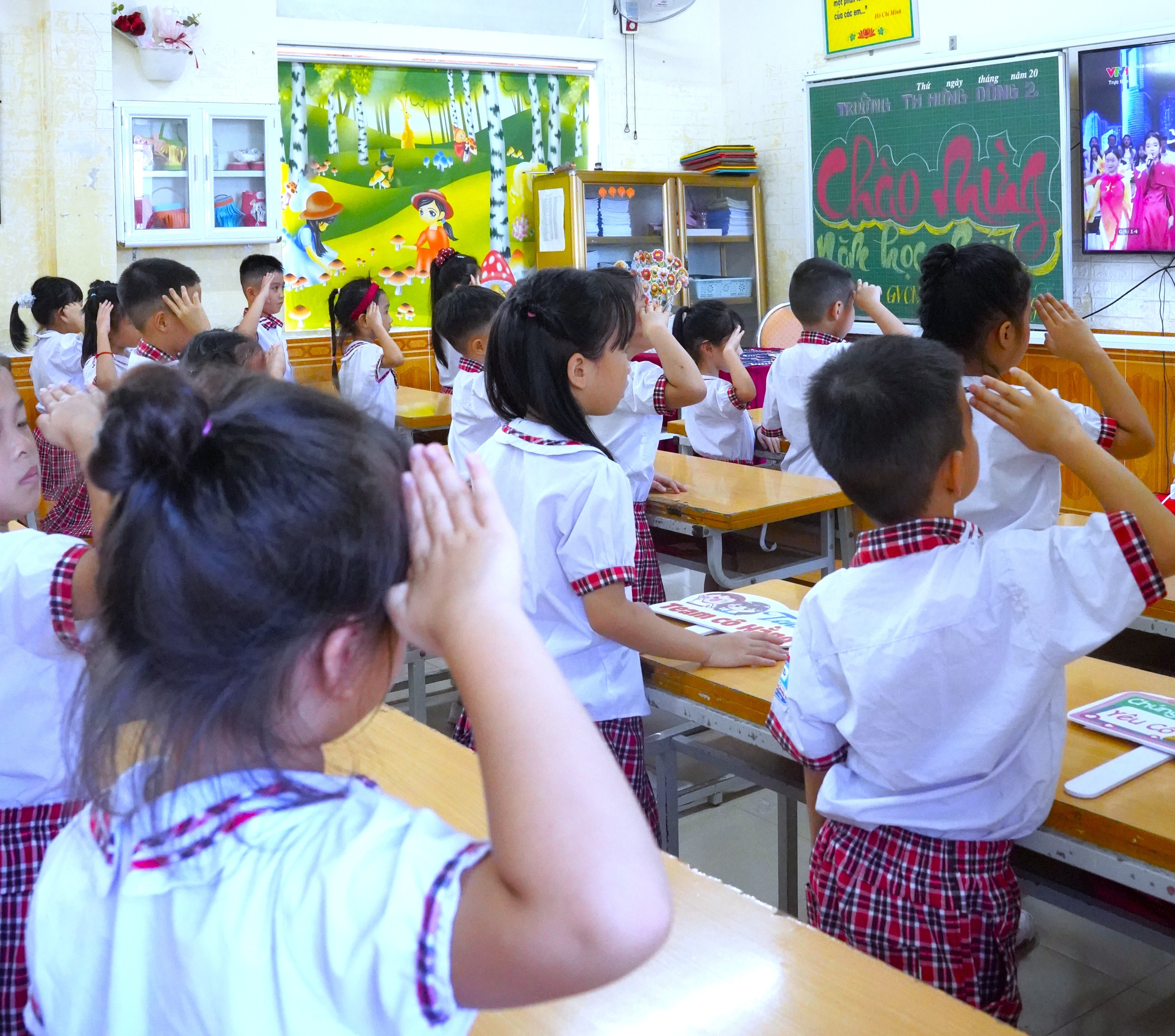 Gần 1 triệu học sinh Nghệ An dự khai giảng năm học mới