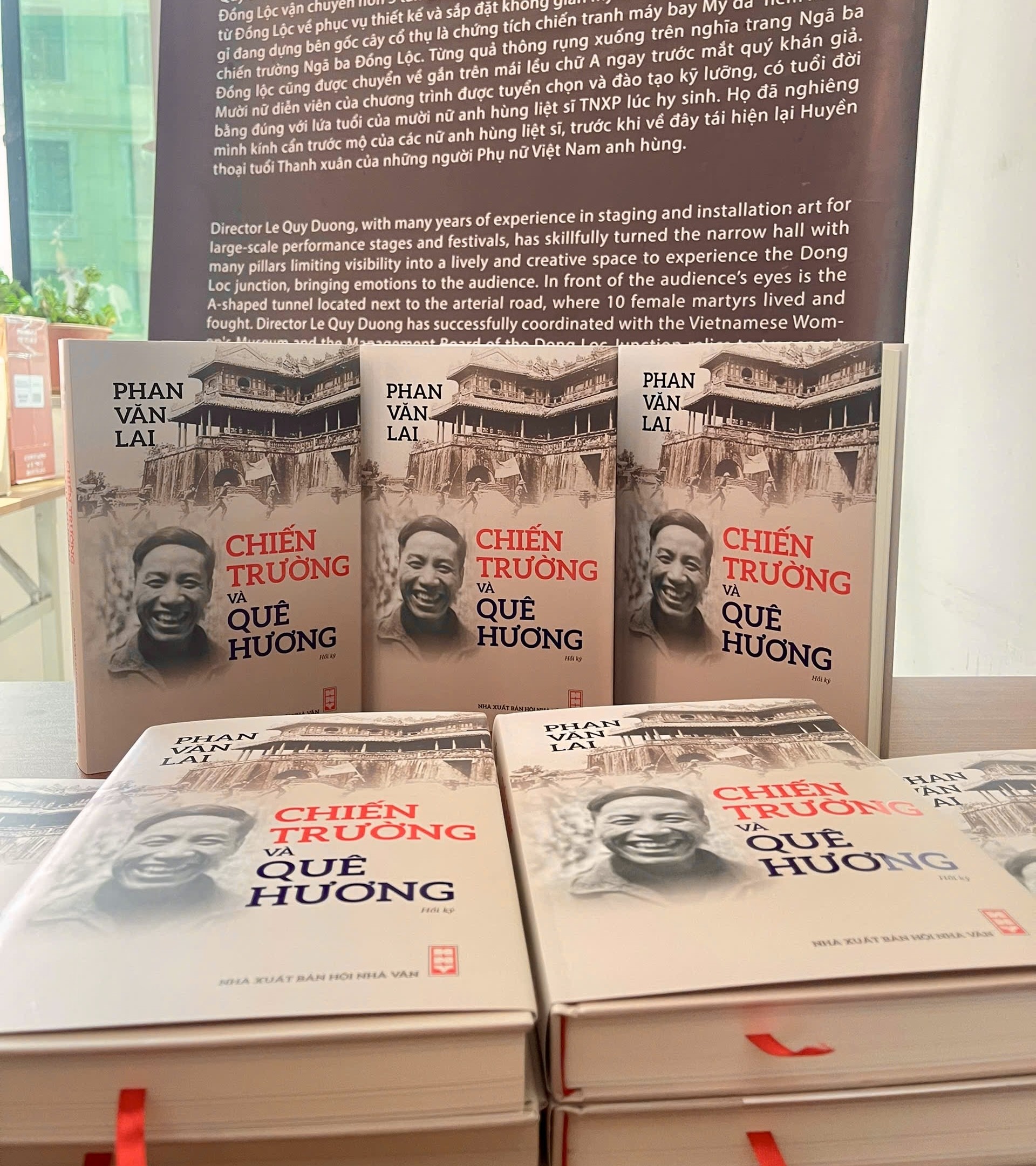 Trao tặng 8 di ảnh Anh hùng Liệt sĩ CAND và ra mắt hồi ký