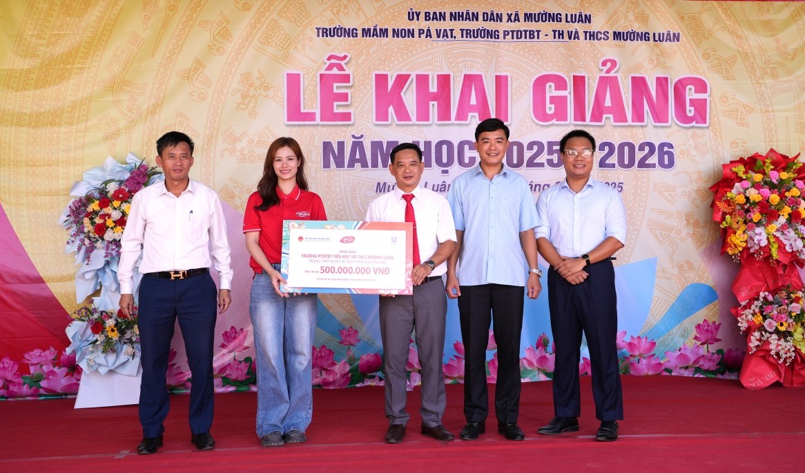 Nâng bước trẻ em Điện Biên trong năm học mới