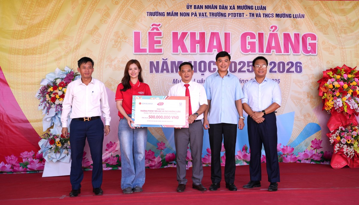 Nâng bước trẻ em Điện Biên trong năm học mới