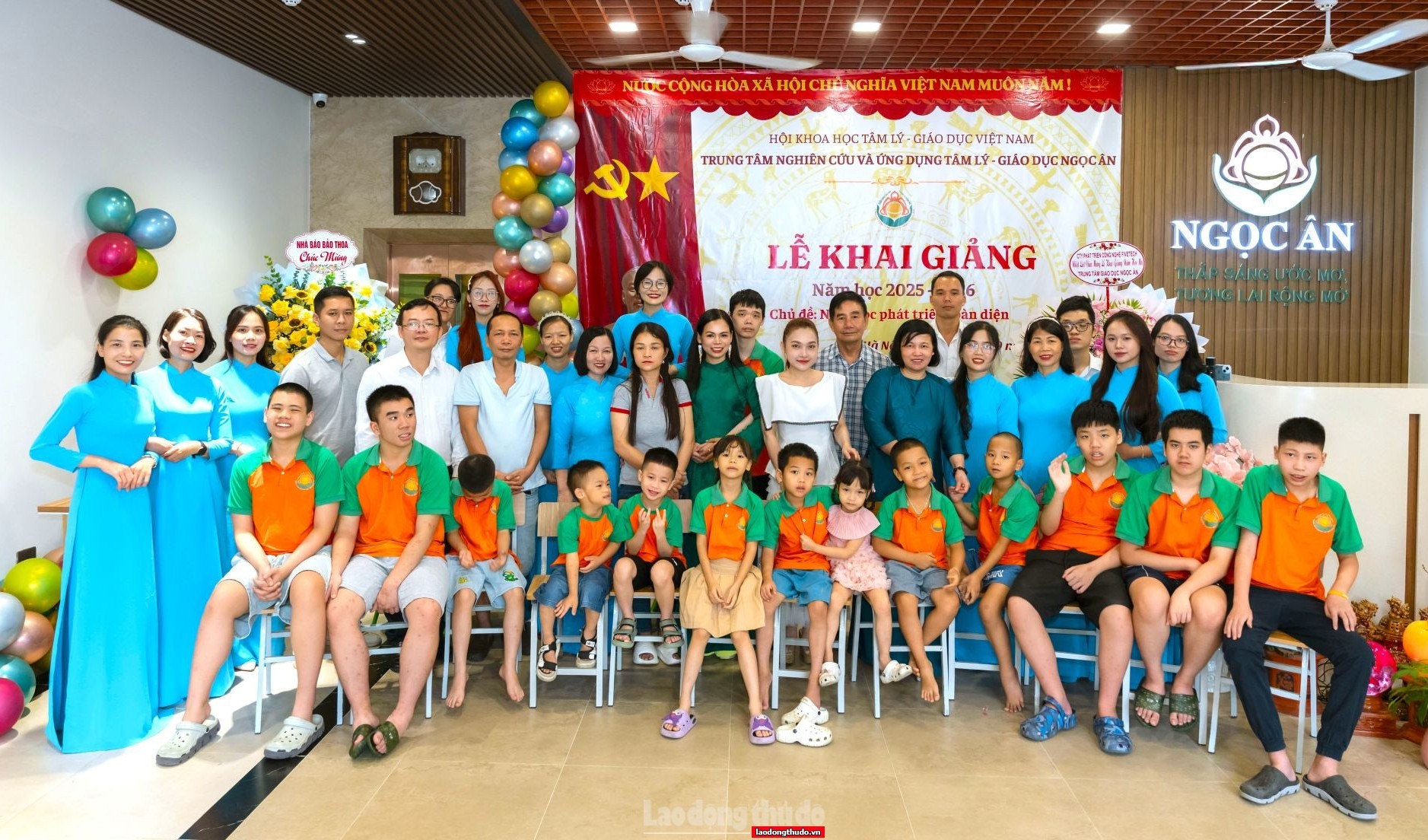 Xúc động lễ khai giảng ở ngôi trường đặc biệt