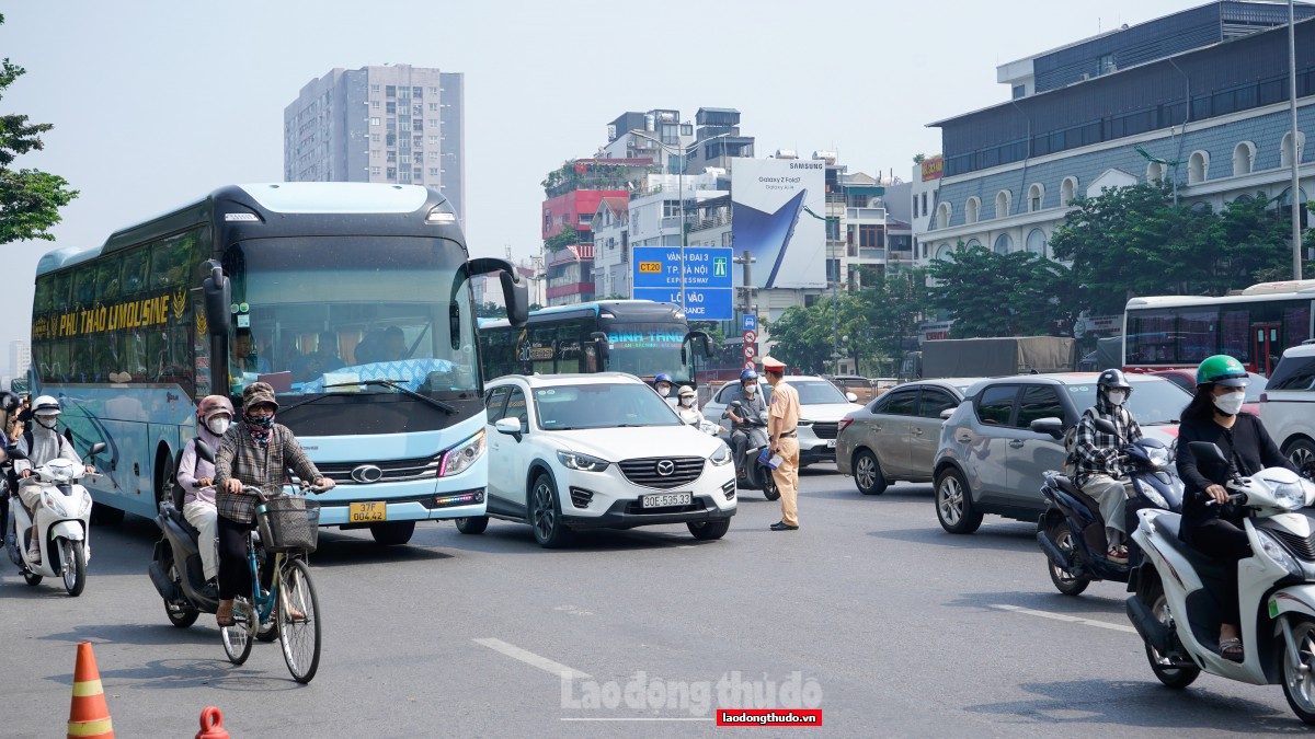 Tăng cường xử phạt xe đi vào làn khẩn cấp tại đường Vành đai 3 trên cao Tăng cường xử phạt xe đi vào làn khẩn cấp tại đường Vành đai 3 trên cao