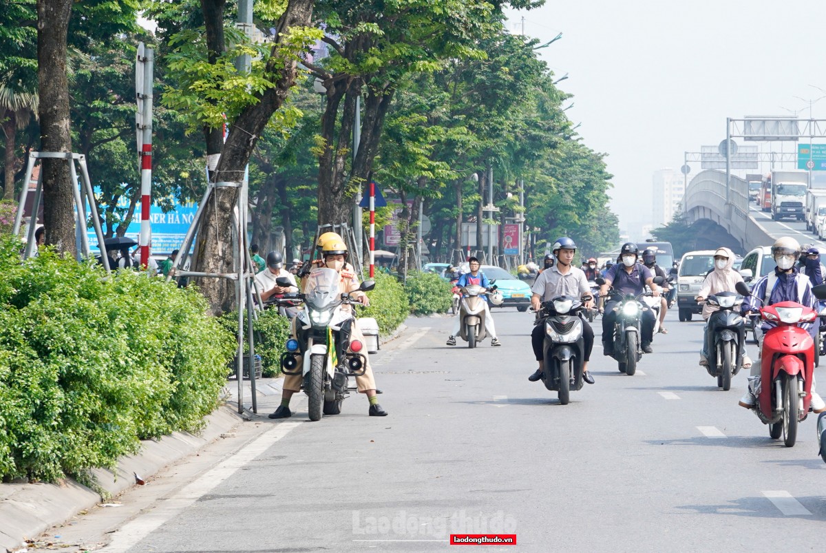 Tăng cường xử phạt xe đi vào làn khẩn cấp tại đường Vành đai 3 trên cao Tăng cường xử phạt xe đi vào làn khẩn cấp tại đường Vành đai 3 trên cao
