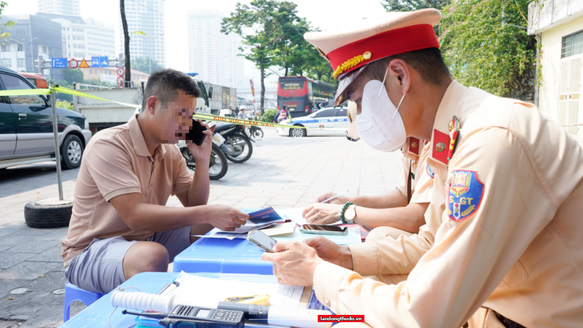 Tăng cường xử phạt xe đi vào làn khẩn cấp tại đường Vành đai 3 trên cao Tăng cường xử phạt xe đi vào làn khẩn cấp tại đường Vành đai 3 trên cao
