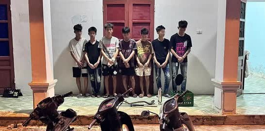 Bắt giữ nhóm thiếu niên cầm kiếm, chạy xe tốc độ cao, quay clip câu view