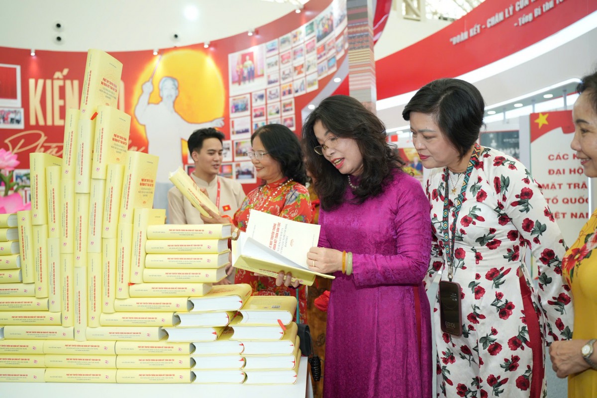 Khơi dậy niềm tự hào, trách nhiệm, khát vọng cống hiến trong mỗi cán bộ Mặt trận Thủ đô