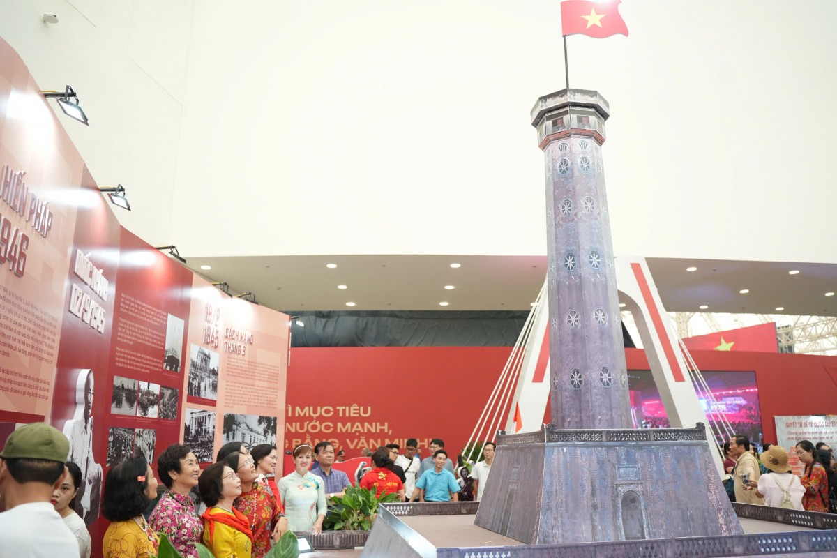 Khơi dậy niềm tự hào, trách nhiệm, khát vọng cống hiến trong mỗi cán bộ Mặt trận Thủ đô