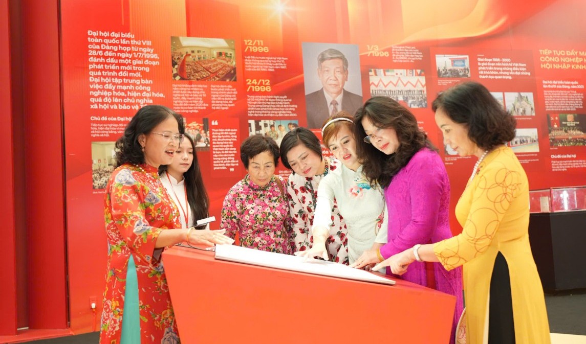 Khơi dậy niềm tự hào, trách nhiệm, khát vọng cống hiến trong mỗi cán bộ Mặt trận Thủ đô