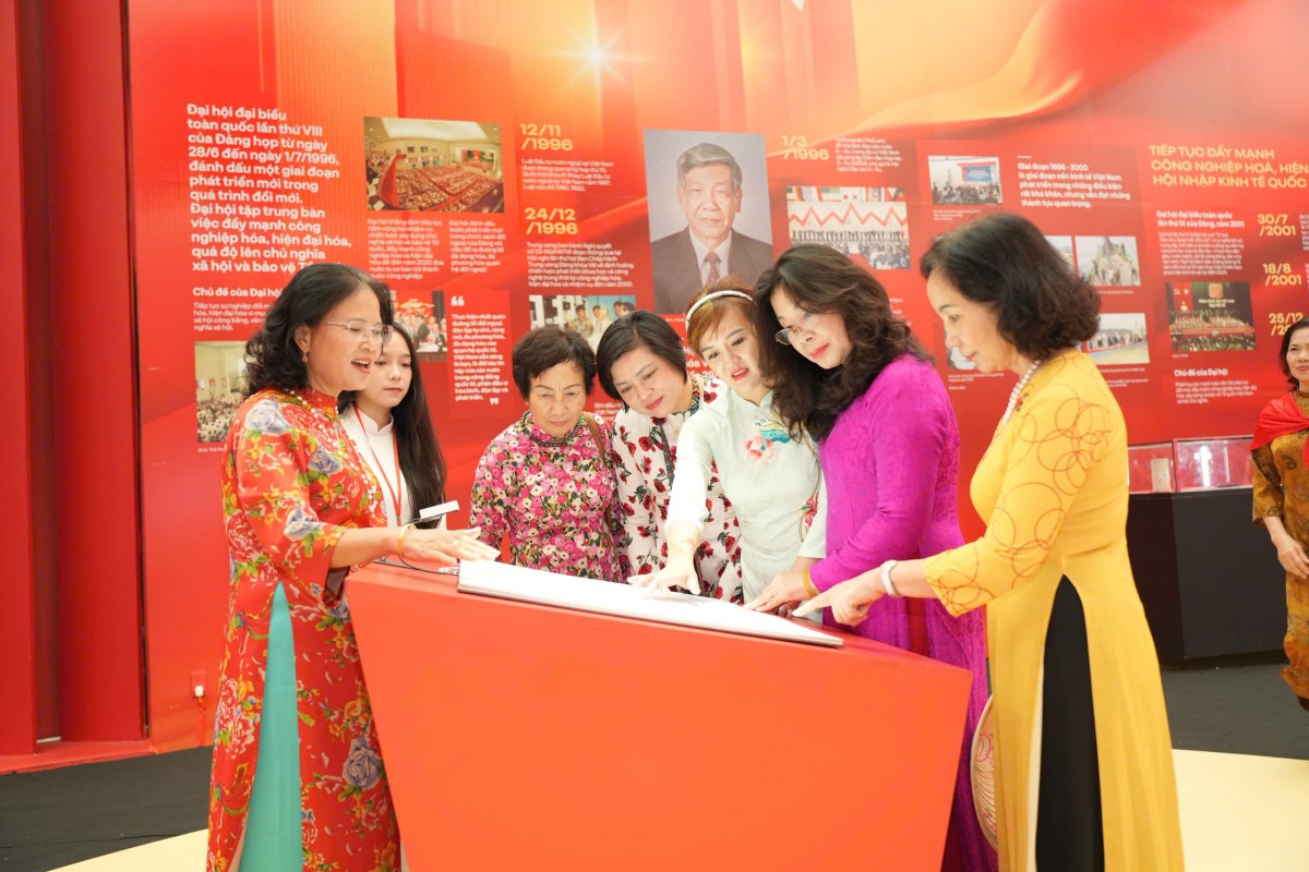 Khơi dậy niềm tự hào, trách nhiệm, khát vọng cống hiến trong mỗi cán bộ Mặt trận Thủ đô