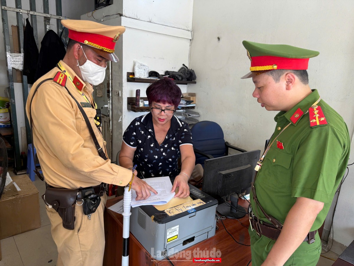 Tăng cường xử phạt xe đi vào làn khẩn cấp tại đường Vành đai 3 trên cao Tăng cường xử phạt xe đi vào làn khẩn cấp tại đường Vành đai 3 trên cao