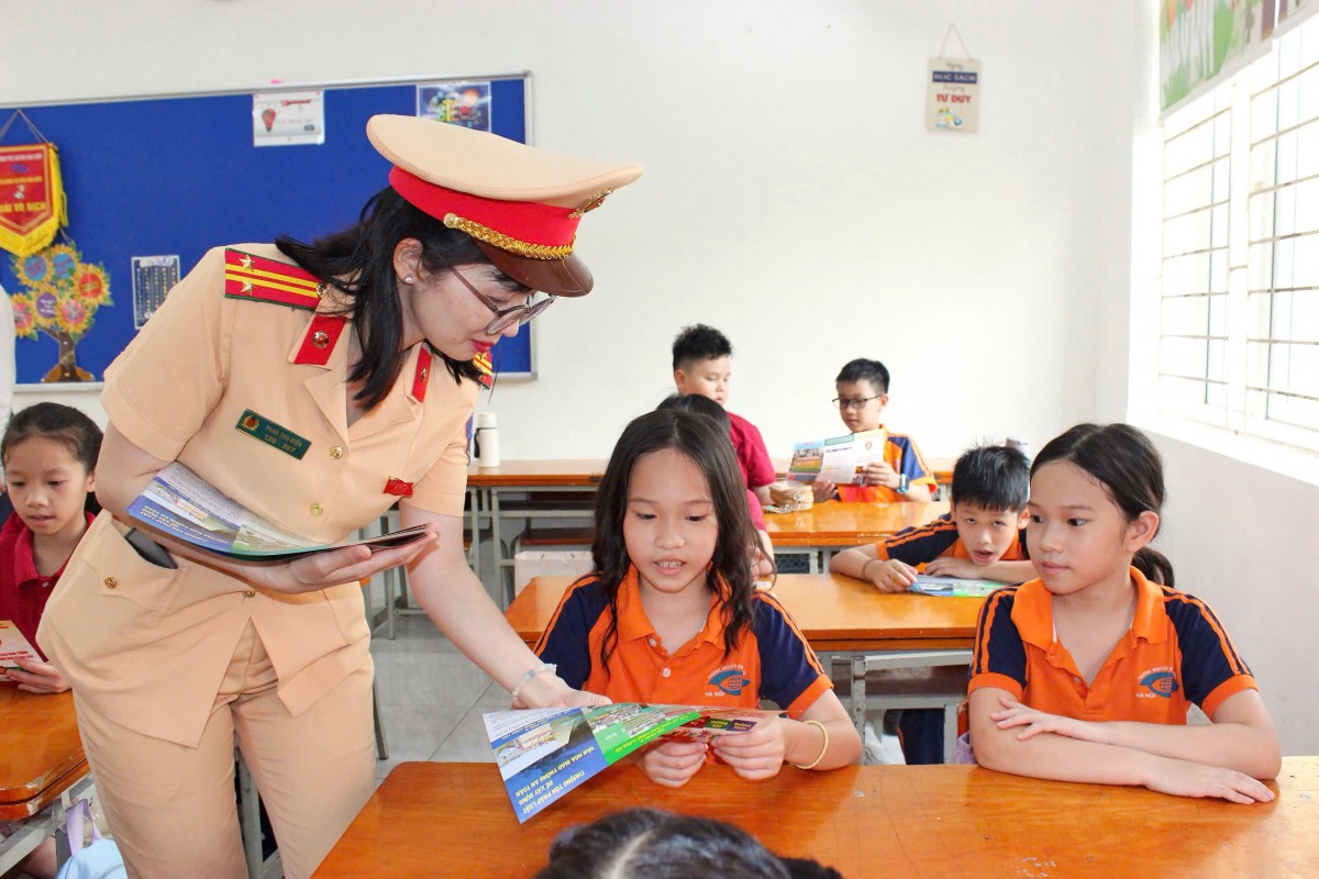 Khởi động cuộc thi viết về trật tự an toàn giao thông Thủ đô