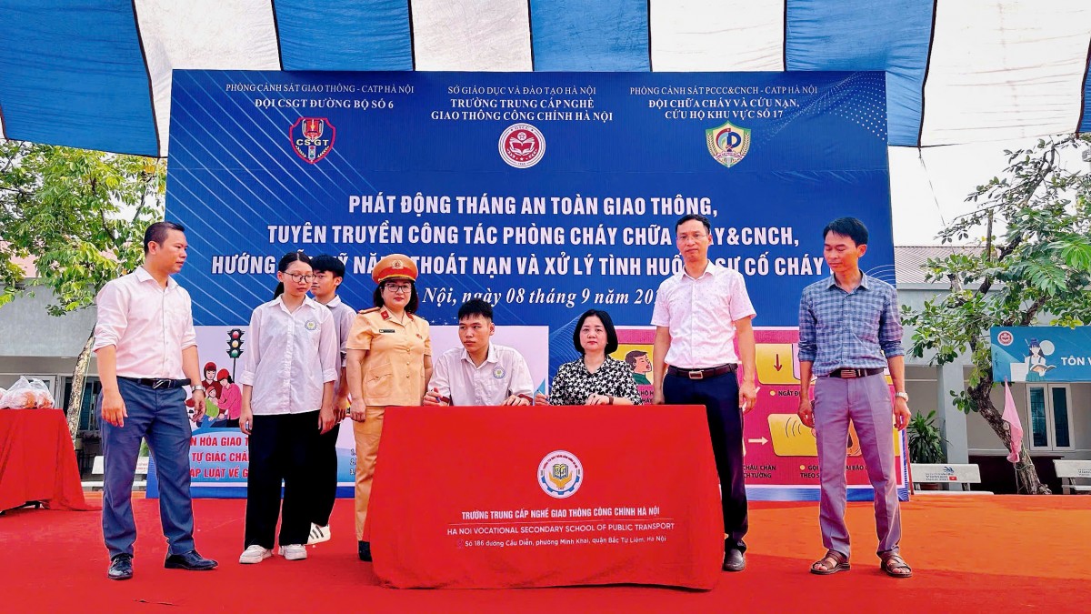 Hà Nội đẩy mạnh tuyên truyền pháp luật, an toàn giao thông đầu năm học mới