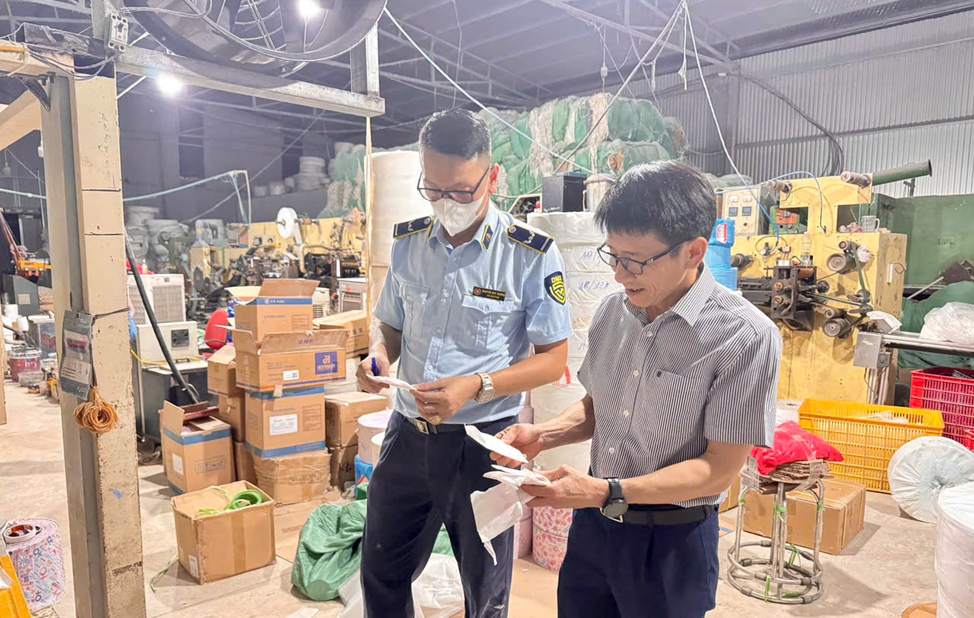 Thái Nguyên: Phát hiện hàng nghìn băng vệ sinh, bỉm trẻ em giả mạo các thương hiệu nổi tiếng