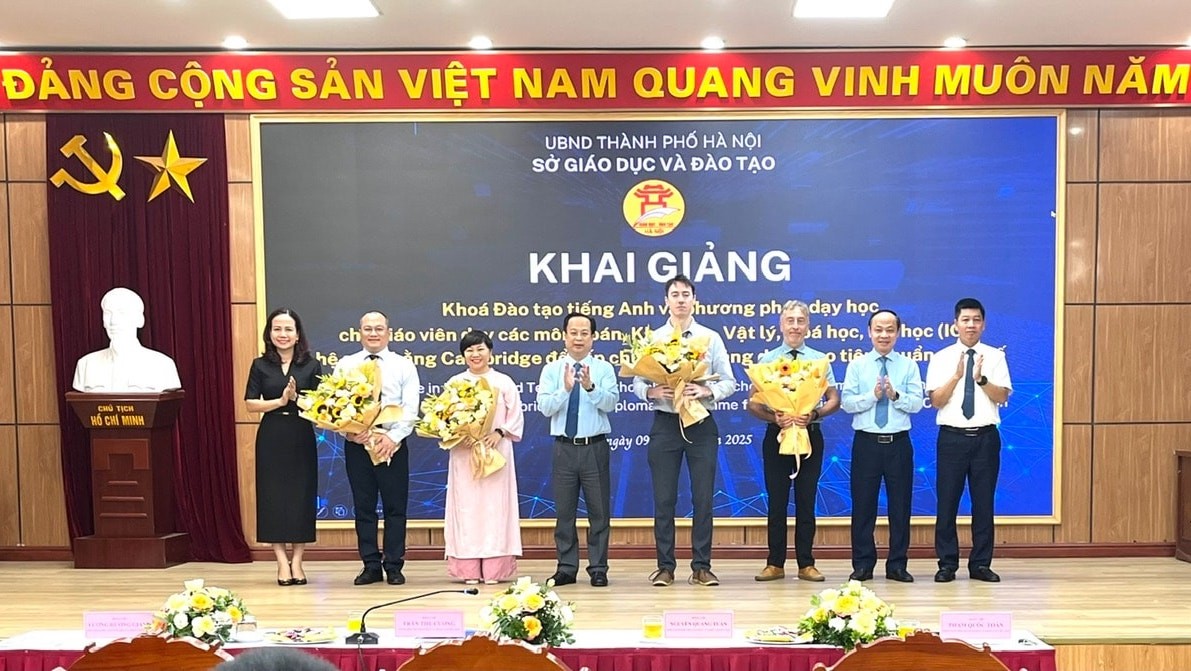Hà Nội: 100 giáo viên tham gia khóa đào tạo tiếng Anh và phương pháp dạy học hệ song bằng Cambridge