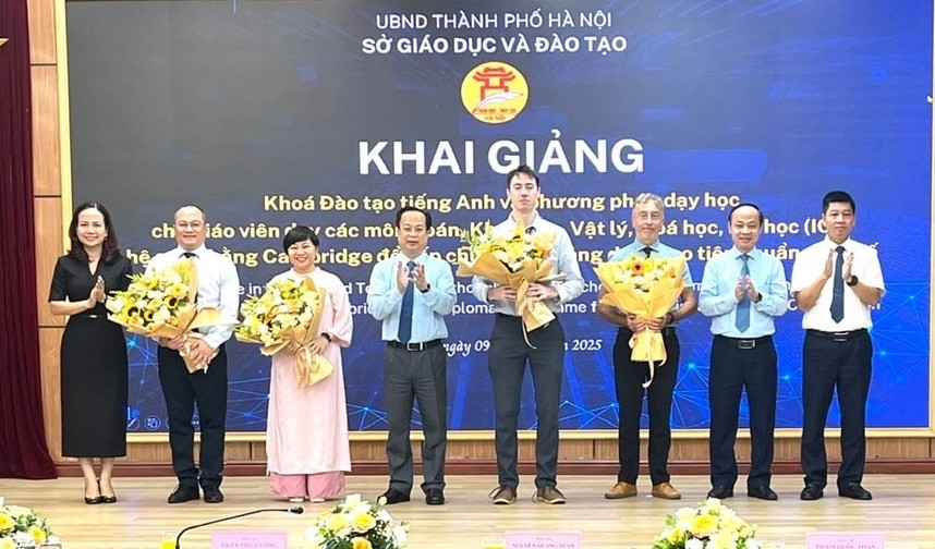 Hà Nội: 100 giáo viên tham gia khóa đào tạo tiếng Anh và phương pháp dạy học hệ song bằng Cambridge