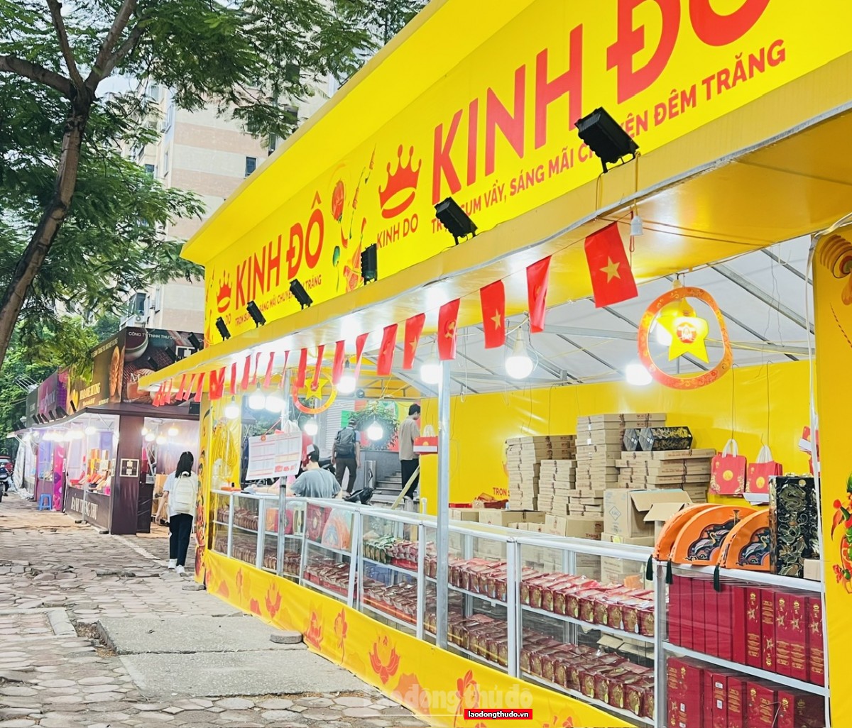 Quầy bánh Trung thu ở Hà Nội “sốt ruột”... ngóng khách