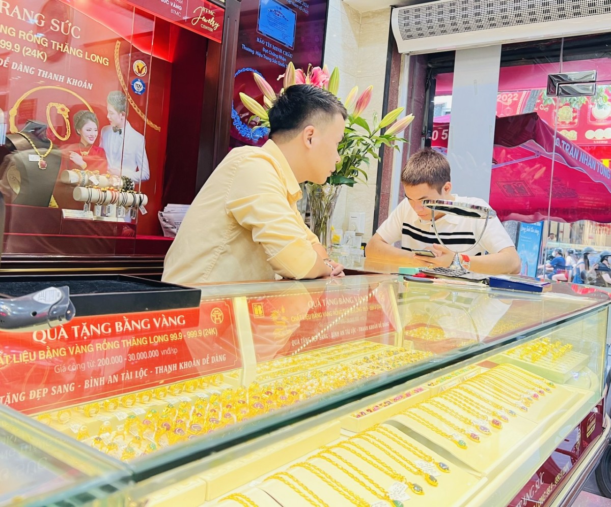 Giá vàng ngày 1/10: Vàng trong nước tăng mạnh