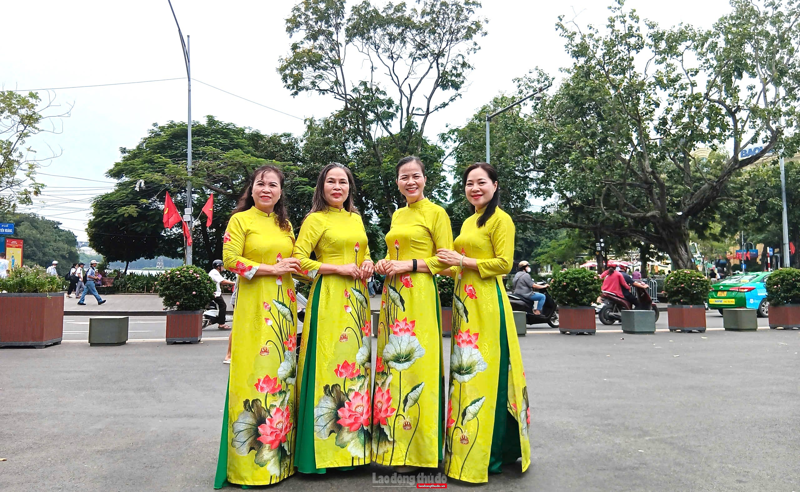 Mục sở thị Quảng trường Đông Kinh Nghĩa Thục nghe cảm nhận thật từ người dân, du khách