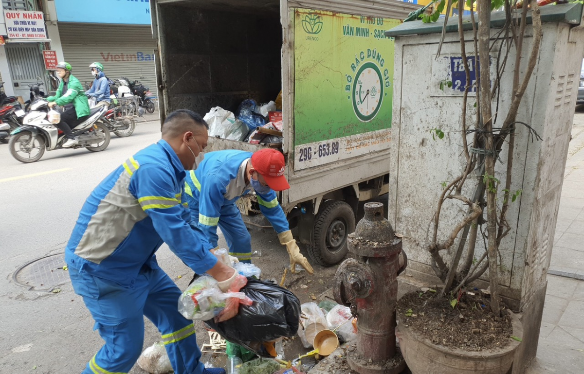 Người tổ trưởng “đội phản ứng nhanh”, giữ sạch phố phường