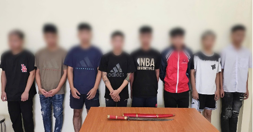 Bắt khẩn cấp nhóm học sinh mang hung khí đuổi đánh người đi đường gần khu công nghiệp Thăng Long Bắt khẩn cấp nhóm học sinh mang hung khí đuổi đánh người đi đường gần khu công nghiệp Thăng Long