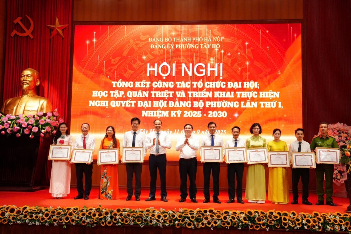 Đảng ủy phường Tây Hồ tổ chức Hội nghị tổng kết Đại hội Đảng bộ phường và triển khai Nghị quyết nhiệm kỳ 2025-2030 Đảng ủy phường Tây Hồ tổ chức Hội nghị tổng kết Đại hội Đảng bộ phường và triển khai Nghị quyết nhiệm kỳ 2025-2030