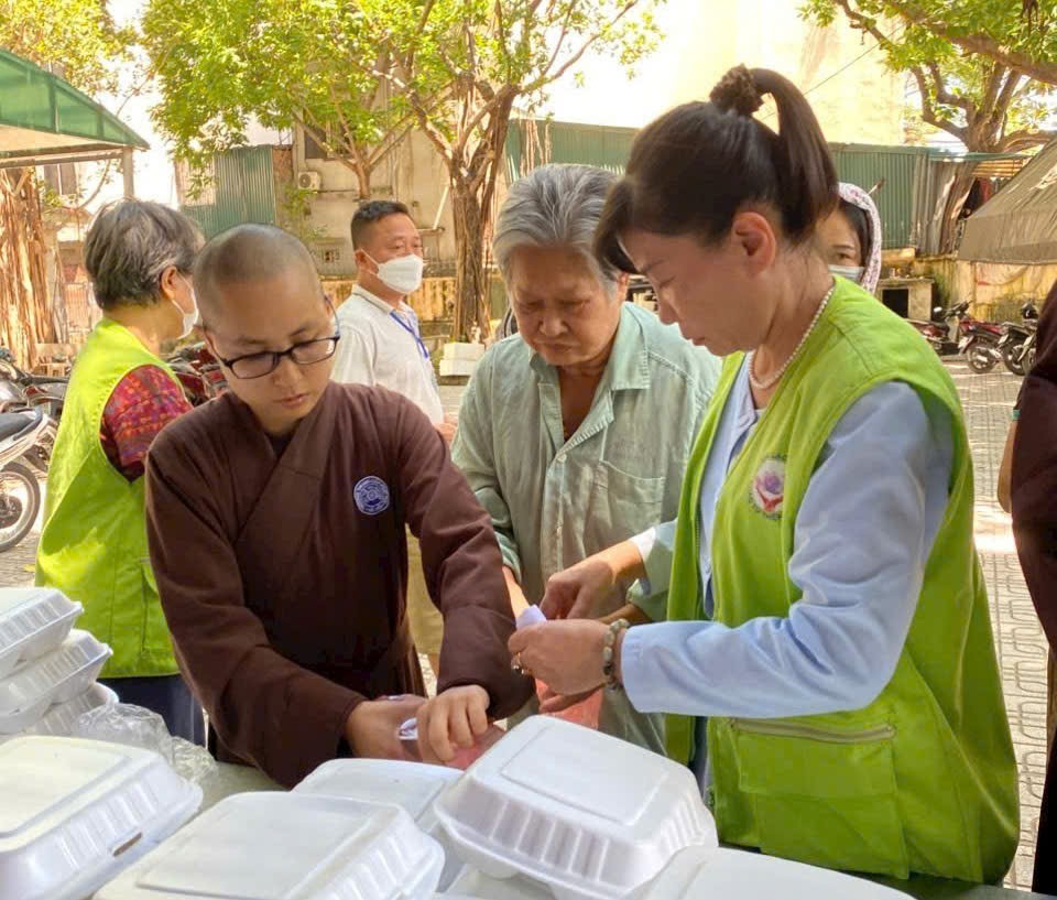 Bài cuối: Lan tỏa nét đẹp nghĩa tình của người Hà Nội
