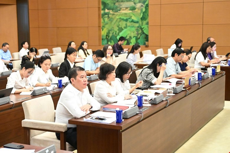 Đề nghị Chính phủ tăng cường quản lý, kiểm soát chặt chẽ giá vàng và tỷ giá ngoại tệ