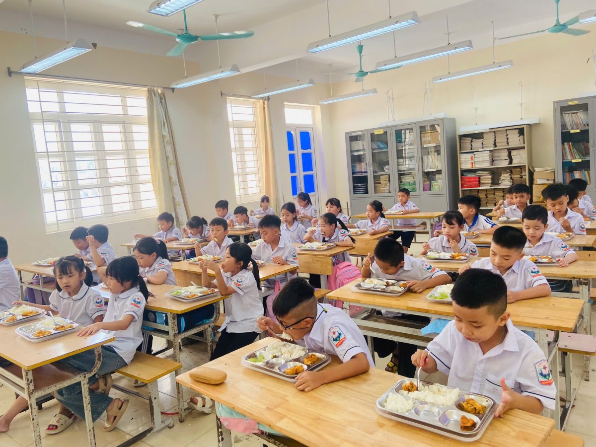 Chính sách hỗ trợ bữa ăn bán trú đi vào cuộc sống tại xã Ứng Thiên