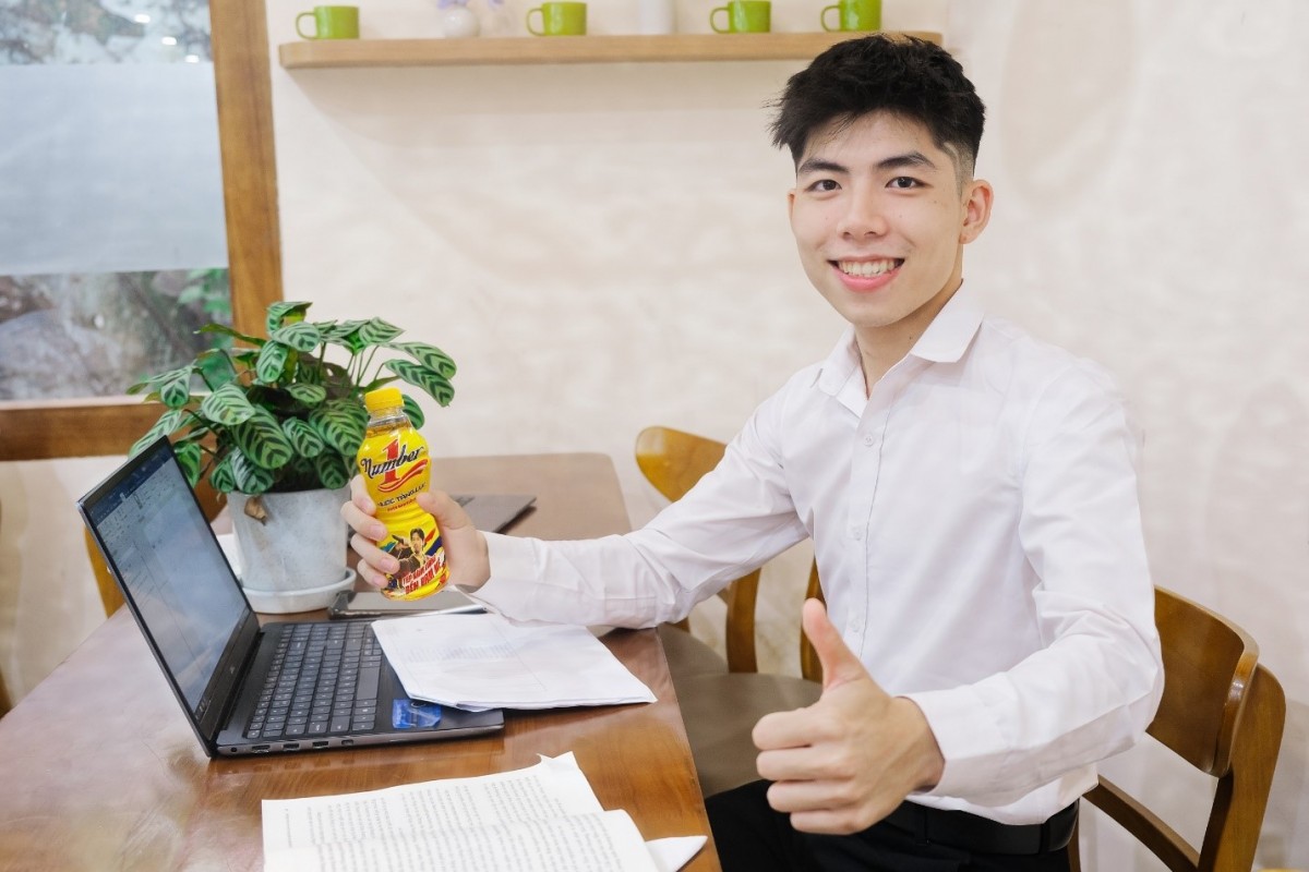 Cách người trẻ tiếp năng lượng để tỉnh táo tức thì dù làm ngày làm đêm