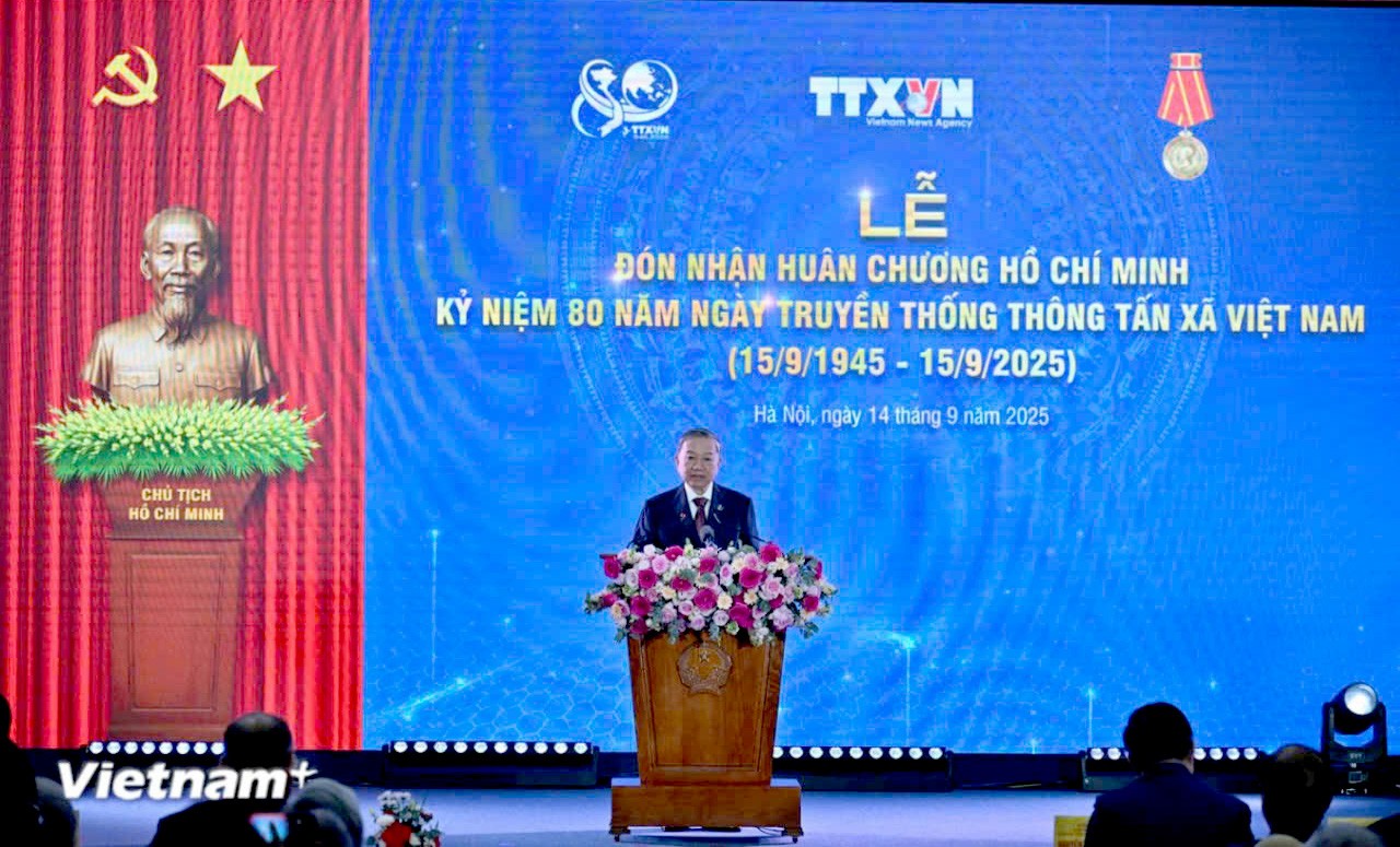 Thông tấn xã Việt Nam đón nhận Huân chương Hồ Chí Minh lần thứ 3 Thông tấn xã Việt Nam đón nhận Huân chương Hồ Chí Minh lần thứ 3