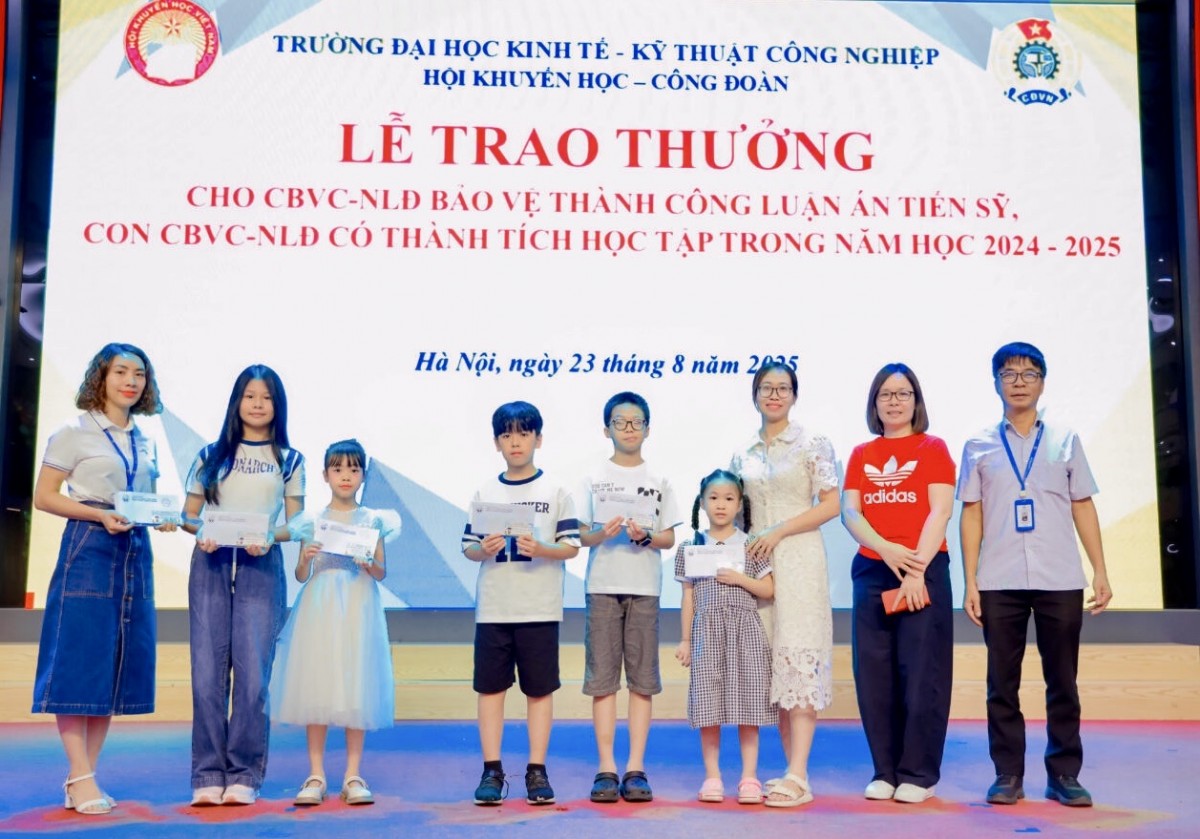 Lan tỏa tinh thần hiếu học và thi đua trong cán bộ, viên chức, người lao động