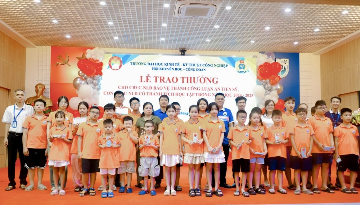Lan tỏa tinh thần hiếu học và thi đua trong cán bộ, viên chức, người lao động