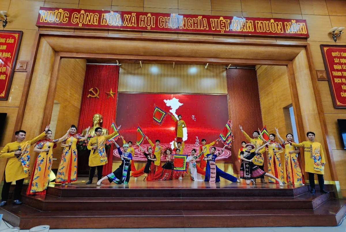 Xây dựng văn hóa doanh nghiệp gắn với chăm lo, bảo vệ quyền lợi người lao động