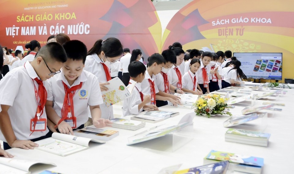Chỉ một bộ sách giáo khoa thống nhất toàn quốc từ năm học tới