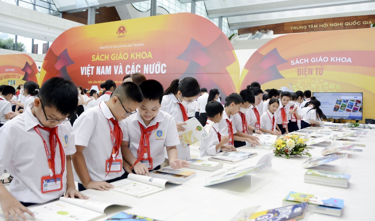 Chỉ một bộ sách giáo khoa thống nhất toàn quốc từ năm học tới
