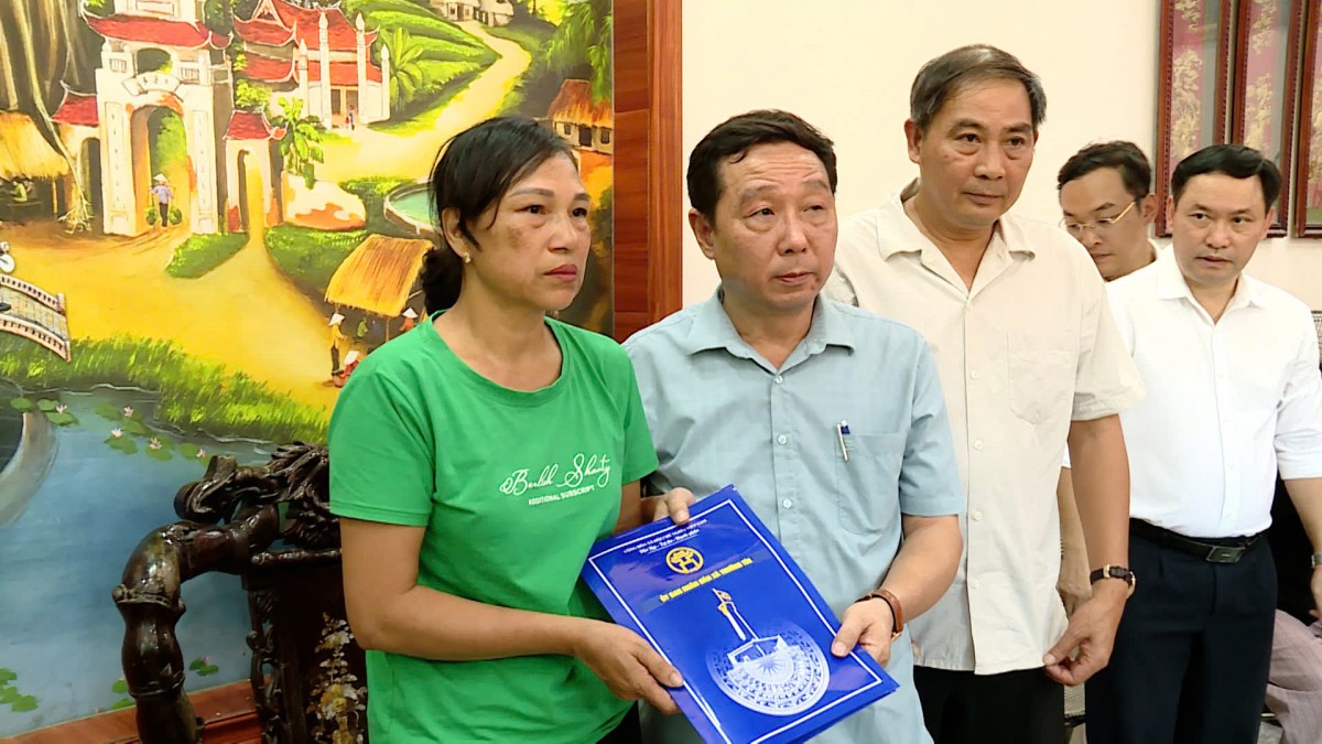 Lãnh đạo Mặt trận thành phố Hà Nội chia buồn với gia đình có 4 nạn nhân tử vong trong vụ cháy nhà ở Thường Tín