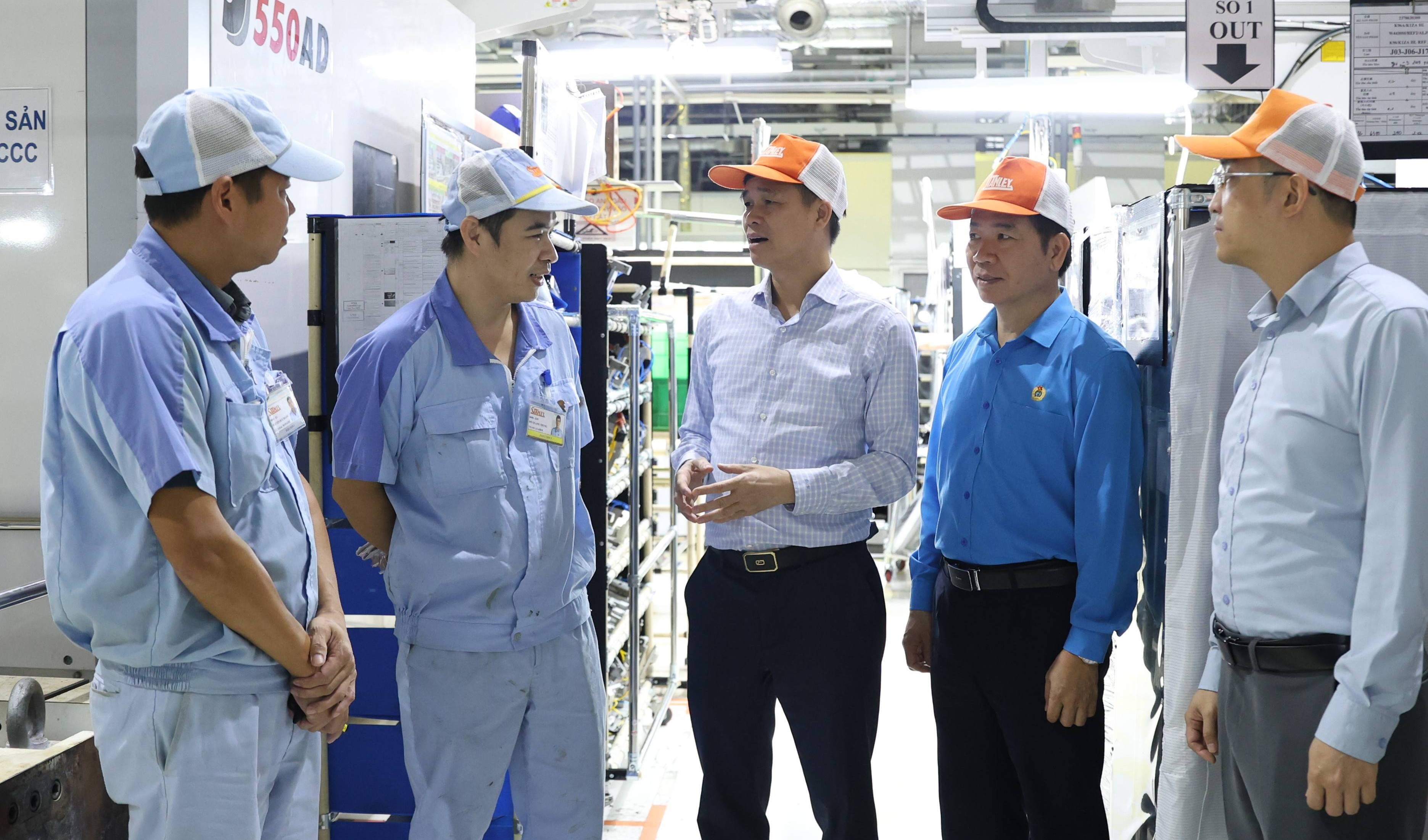 Phát huy vai trò Công đoàn trong giám sát thực hiện chính sách pháp luật cho người lao động