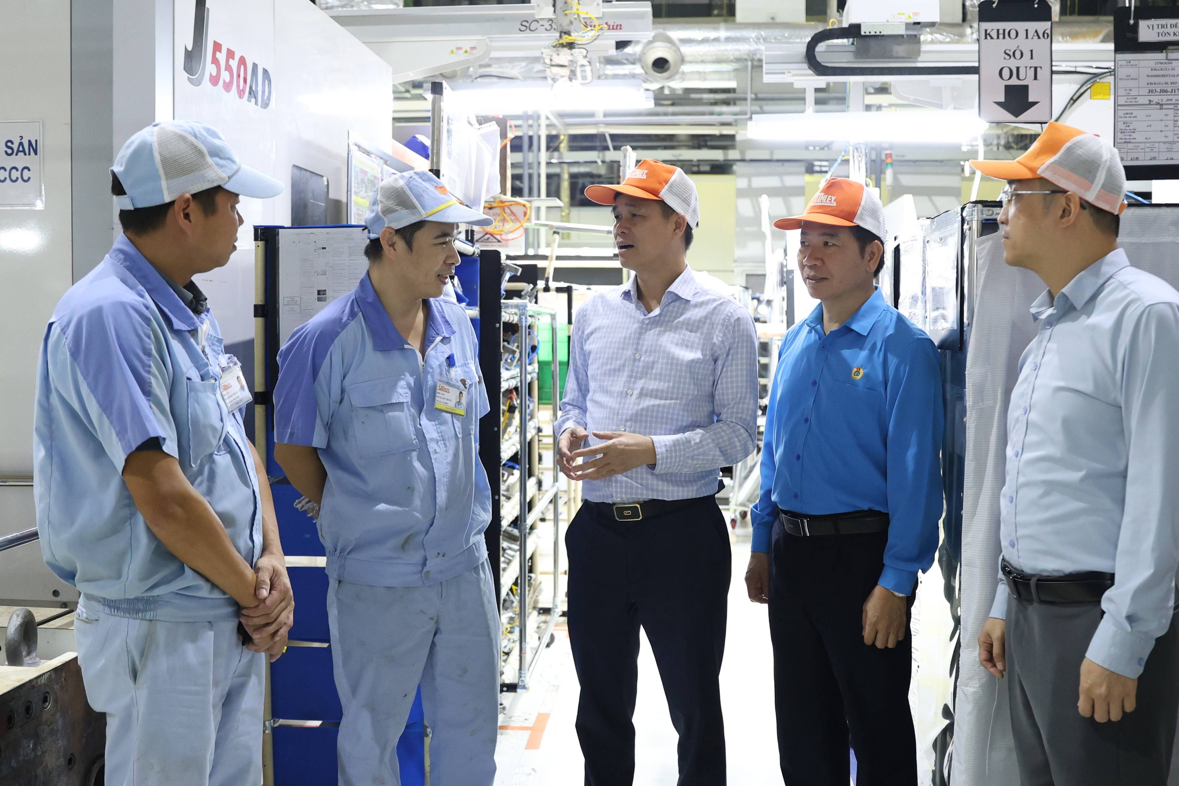 Phát huy vai trò của Công đoàn trong ổn định quan hệ lao động và chăm lo cho công nhân