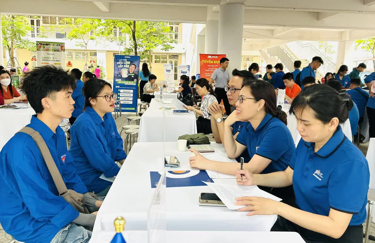 Gỡ rào cản tìm việc làm cho lao động trẻ