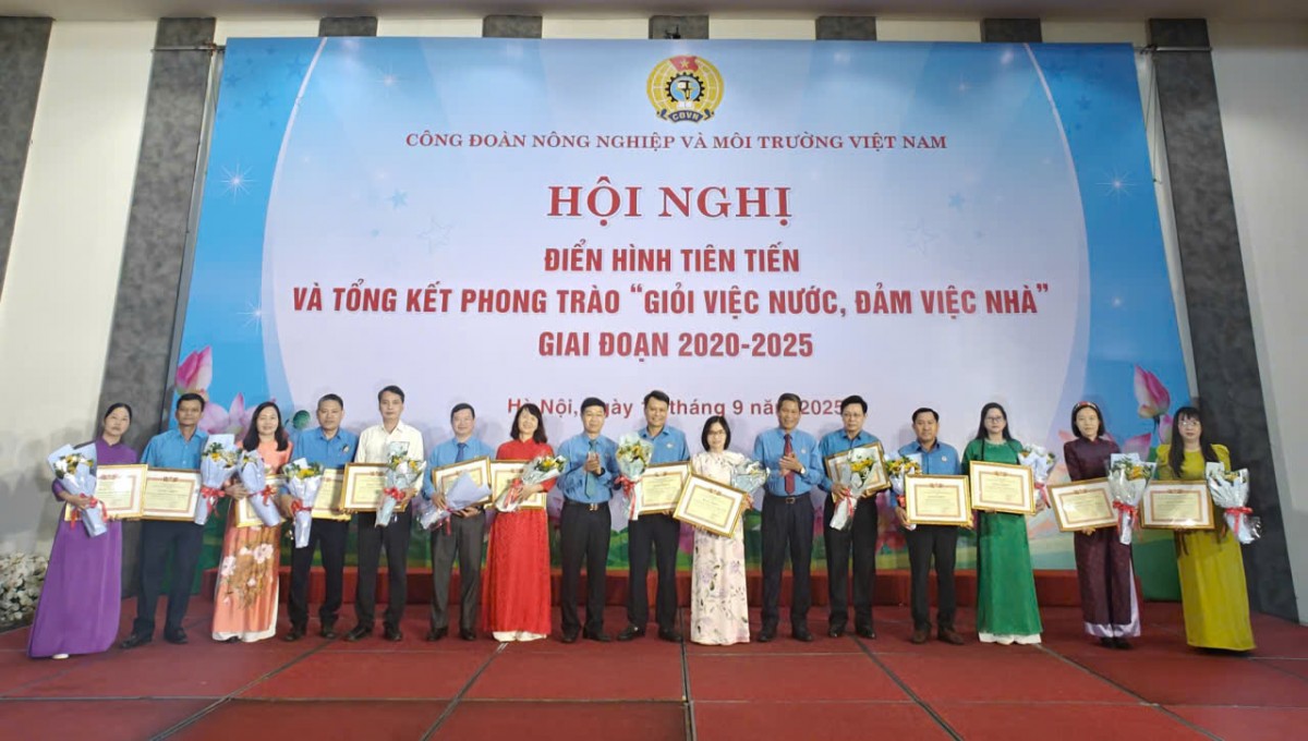Công đoàn Nông nghiệp và Môi trường tổng kết phong trào ‘Giỏi việc nước, đảm việc nhà