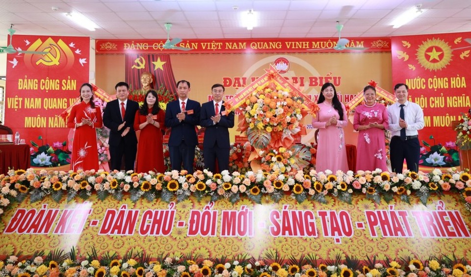 Chung sức xây dựng quê hương Suối Hai giàu đẹp