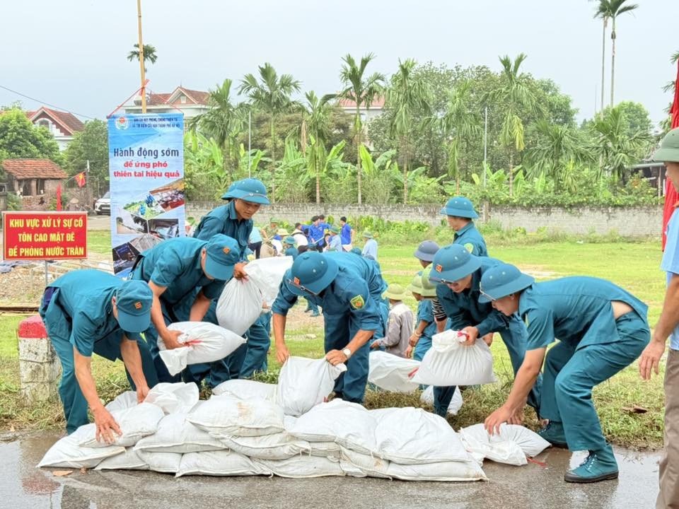 Công bố tình huống khẩn cấp về thiên tai đang ảnh hưởng đến giao thông, xây dựng tại xã Ba Vì