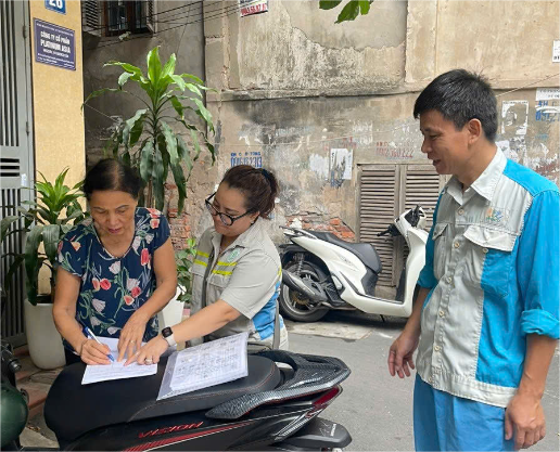 Người công nhân lặng thầm góp phần giữ đường phố sạch đẹp