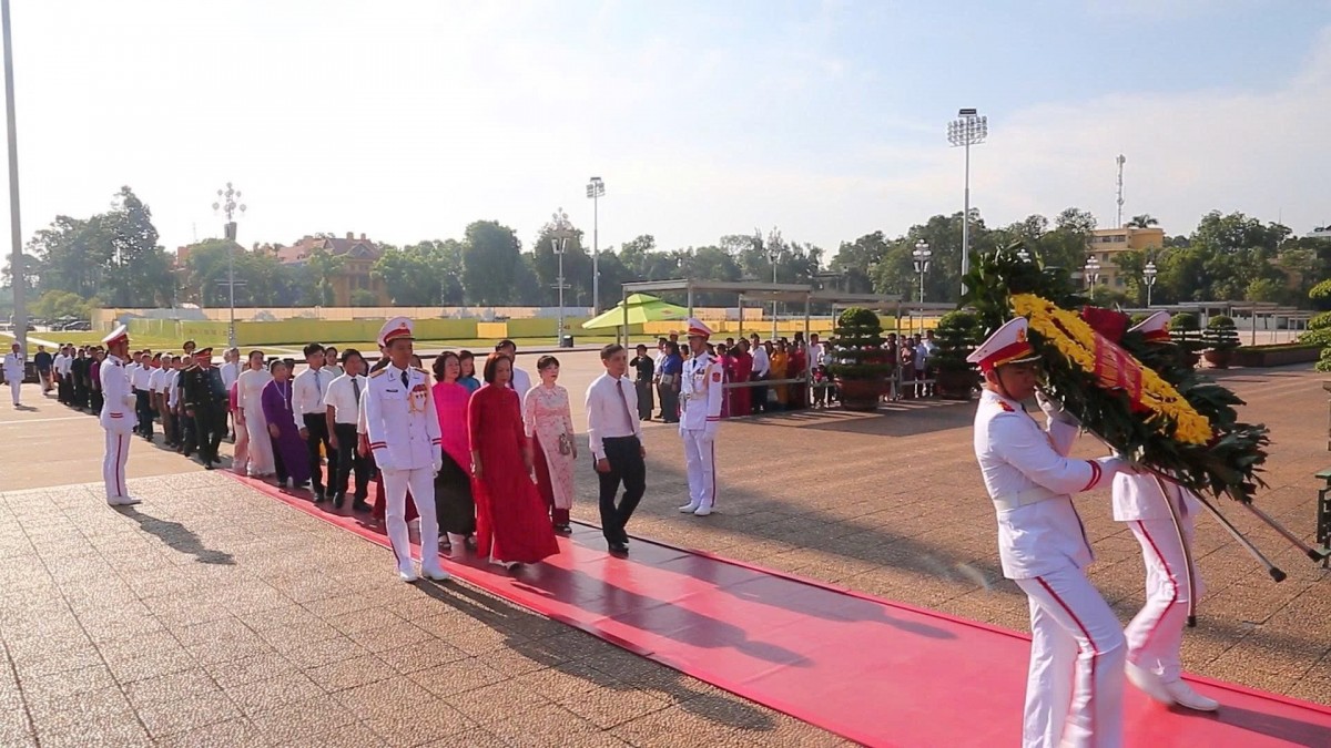 Ủy ban MTTQ Việt Nam phường Dương Nội báo công dâng Bác