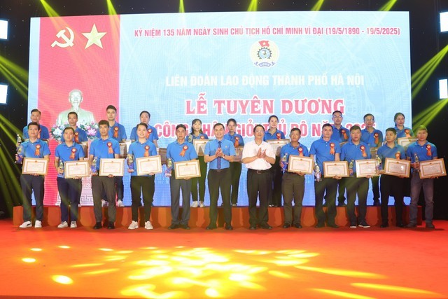 Phong trào thi đua khích lệ người lao động sáng tạo và cống hiến Phong trào thi đua khích lệ người lao động sáng tạo và cống hiến