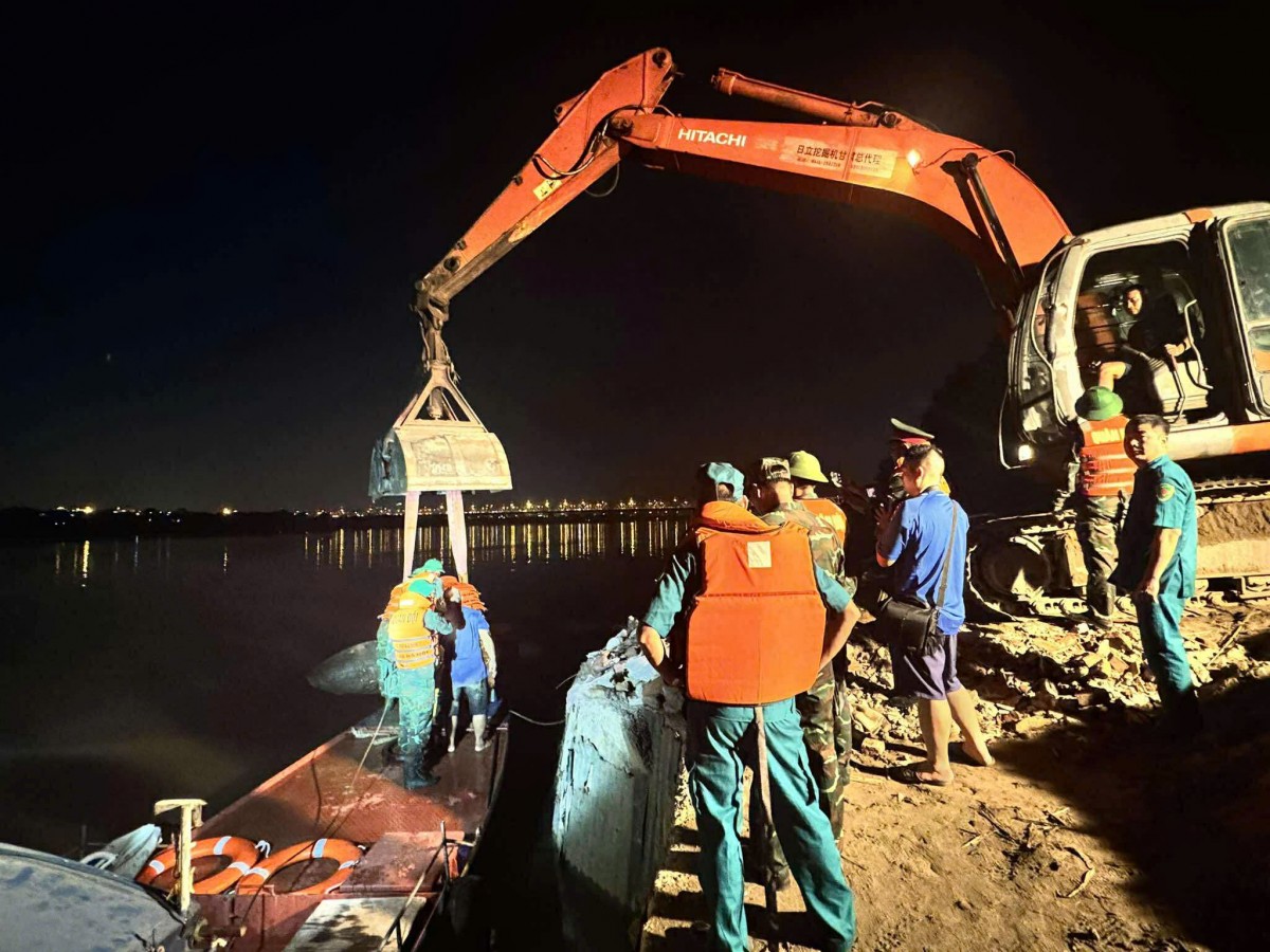 Trục vớt thành công hai quả bom 