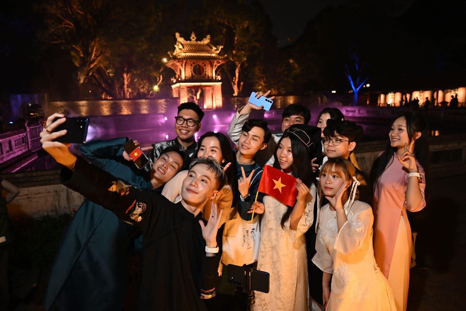 Văn Miếu Quốc Tử Giám Tour đêm Biến di sản văn hóa Thủ đô thành tài sản trong phát triển công nghiệp văn hóa