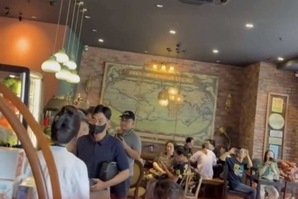 Hãy sống, hành xử văn minh cho dù bạn là ai! Hãy sống, hành xử văn minh cho dù bạn là ai!