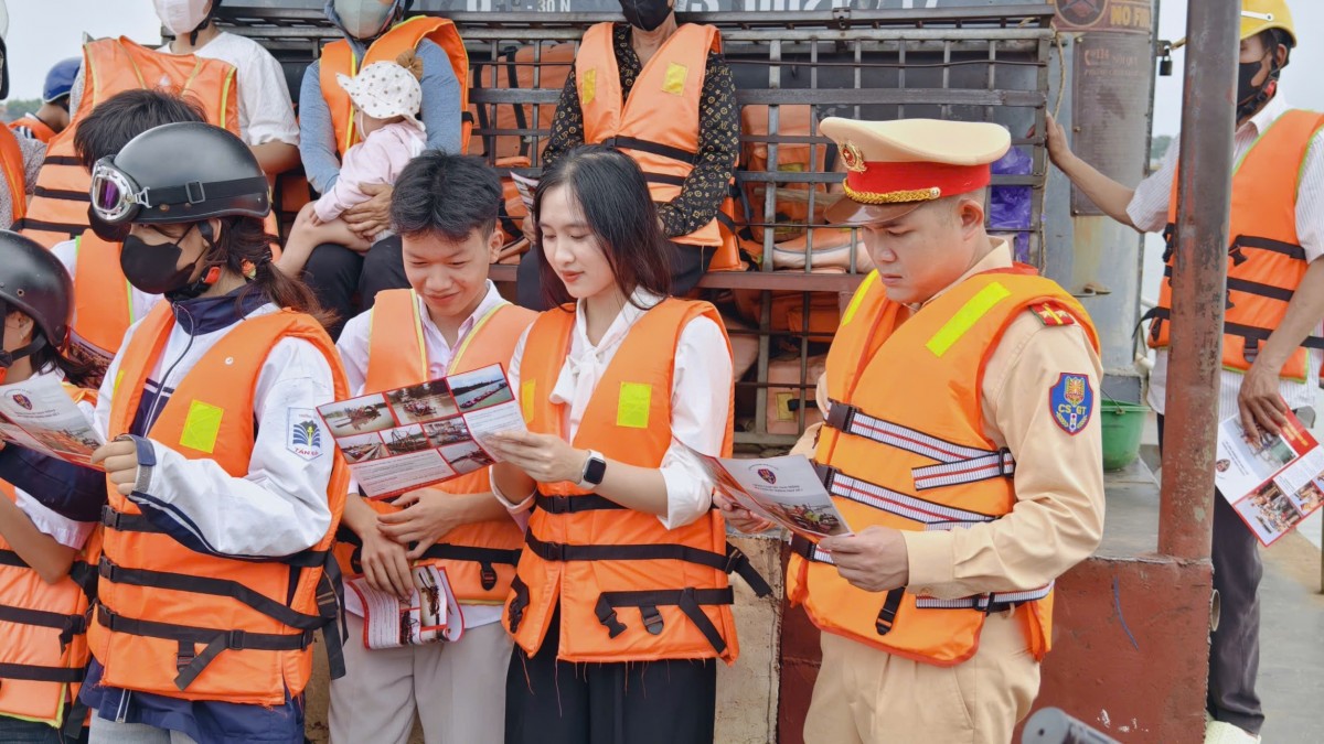 Hà Nội quyết liệt bảo đảm an toàn giao thông học đường Hà Nội quyết liệt bảo đảm an toàn giao thông học đường