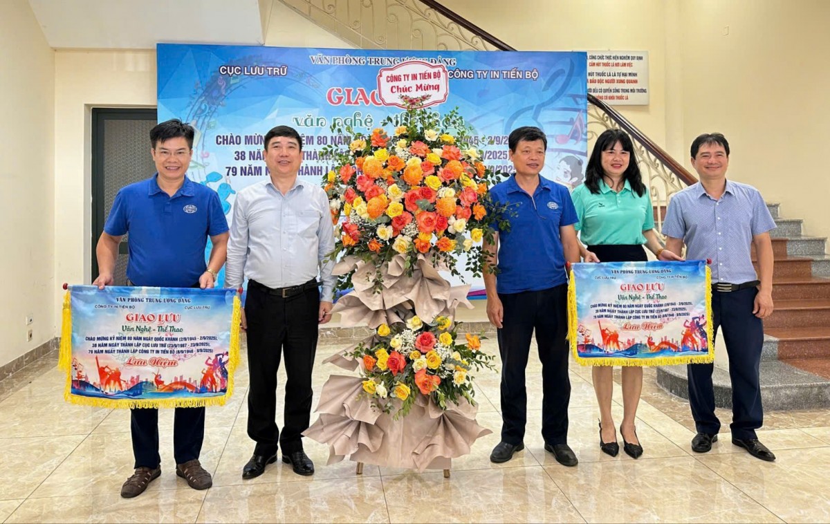 Vun đắp tình đoàn kết giữa đoàn viên Công đoàn Công ty In Tiến Bộ và Cục Lưu trữ